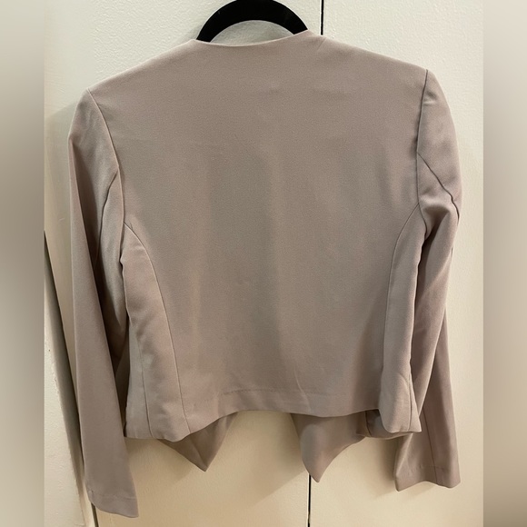 Blazer - Picture 6 of 6